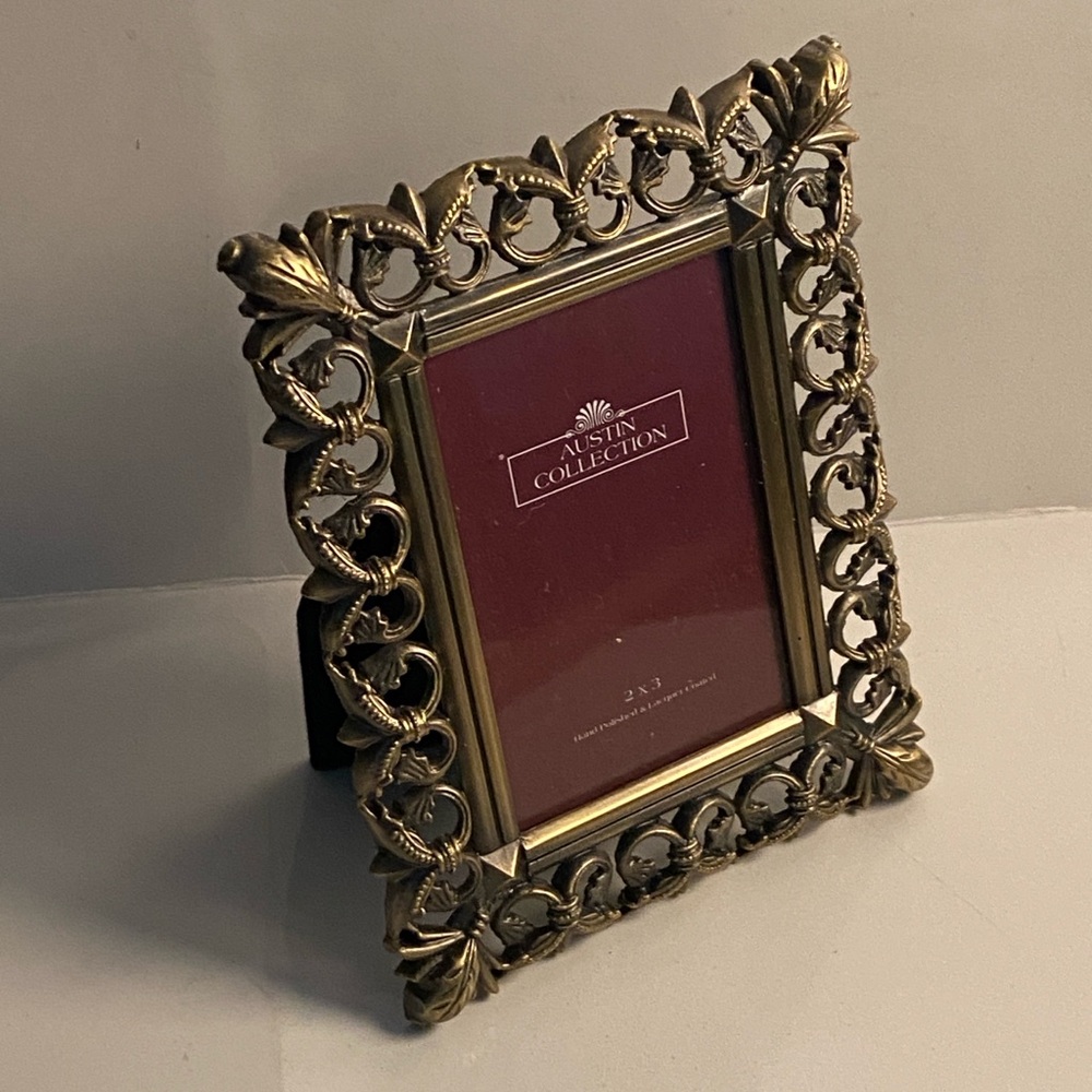 Austin Collection 2x3 vintage metal fleur-de-lis photo frame